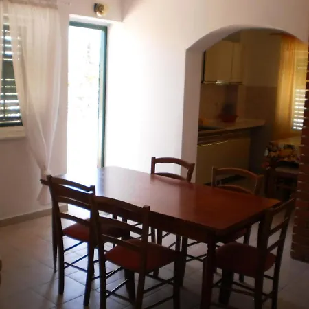 Appartamento By The Sea Pag - 18464